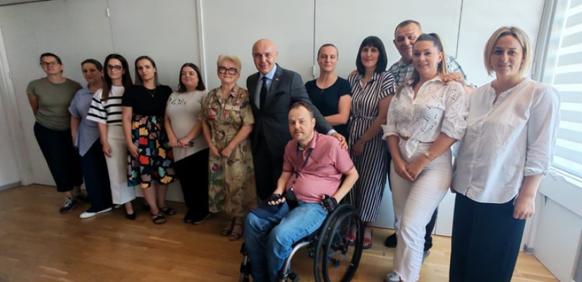 Osobnim asistentima jednaka plaća u udrugama i ustanovama socijalne skrbi