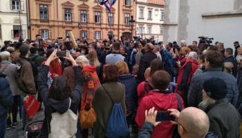 SAŠA PAVLIĆ S KRIŽEM DOPJEŠAČIO DO SASTANKA S PREMIJEROM I MINISTROM ZDRAVSTVA 